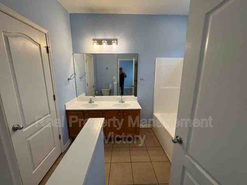 2004 Kensington Ct - Photo 5 of 13