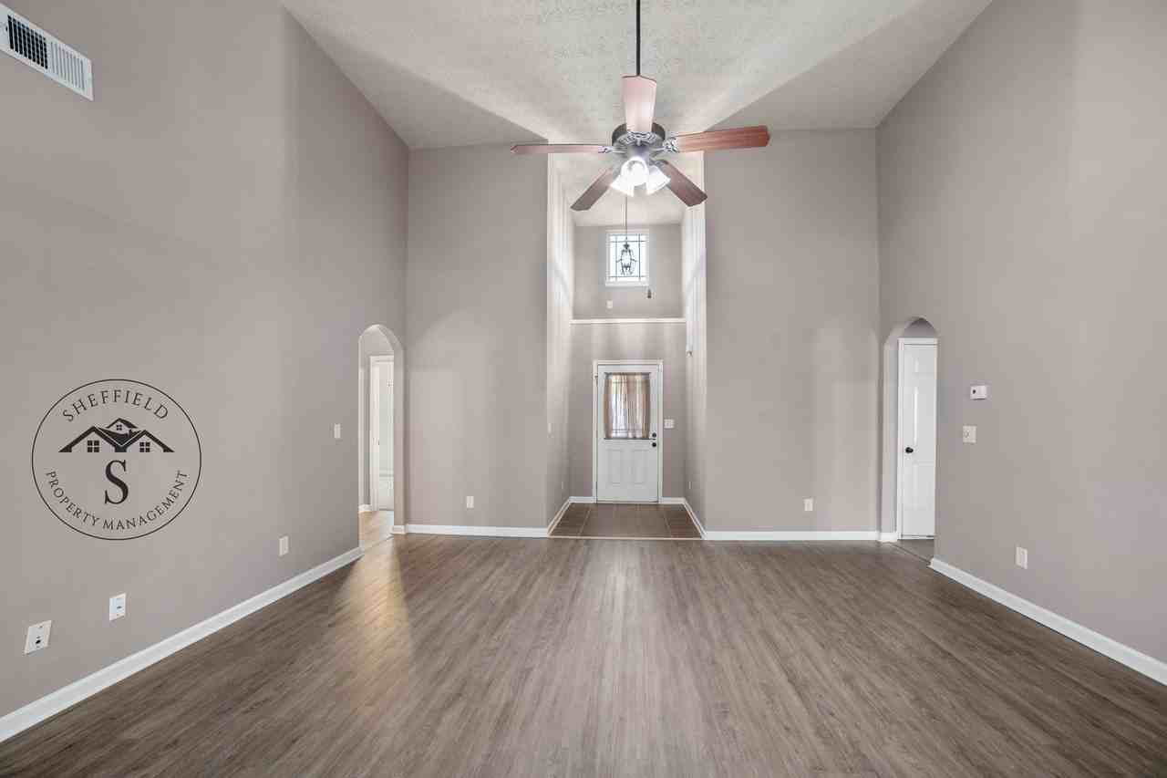 25 Justice Dr - Photo 2 of 22