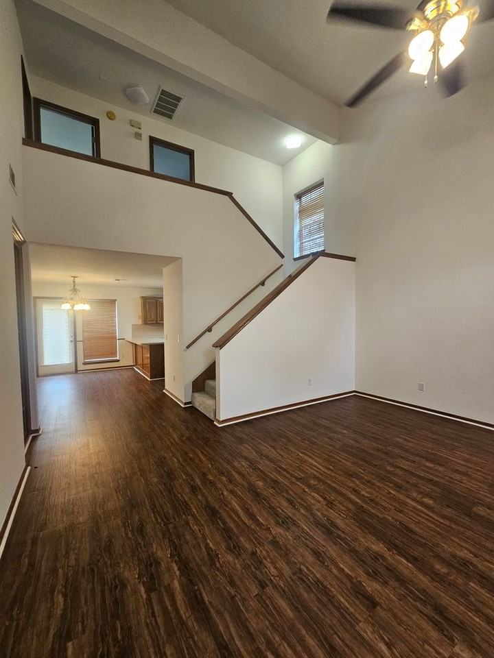 709 Goshawk Dr - Photo 3 of 18