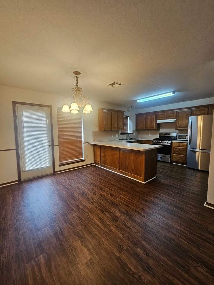 709 Goshawk Dr - Photo 5 of 18