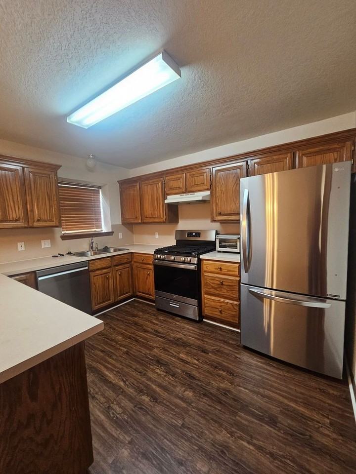 709 Goshawk Dr - Photo 6 of 18