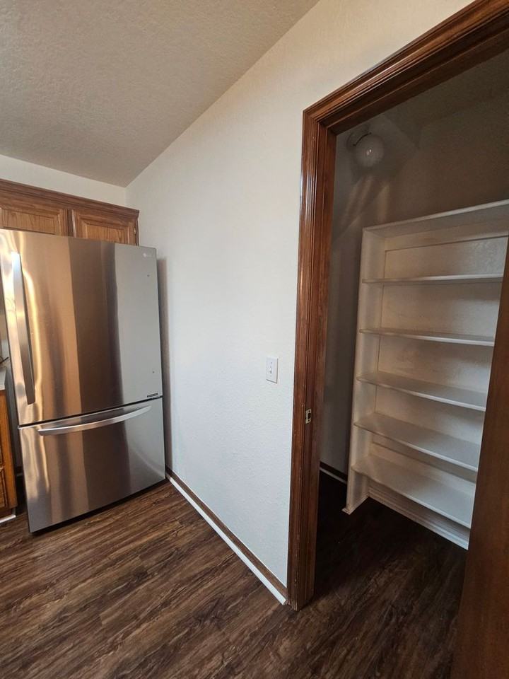 709 Goshawk Dr - Photo 7 of 18