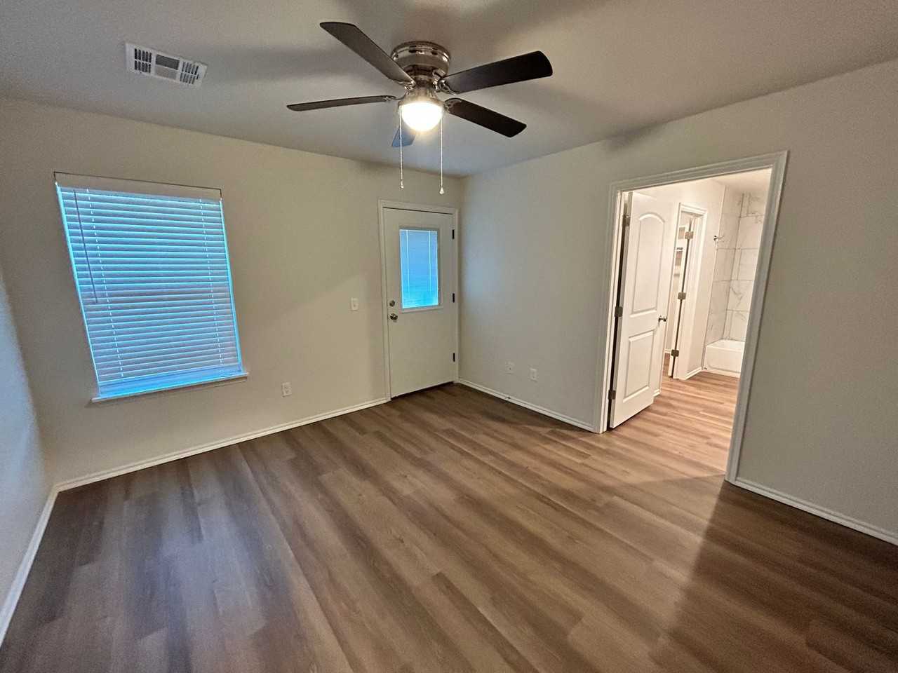 10818 Nw 119th Pl - Photo 7 of 18