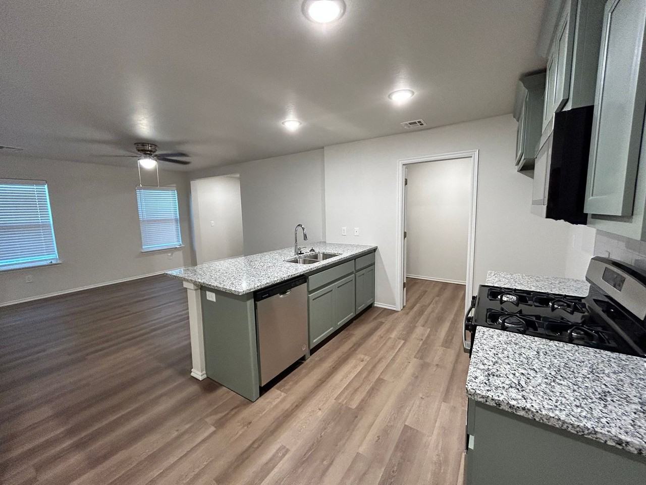 10818 Nw 119th Pl - Photo 5 of 17