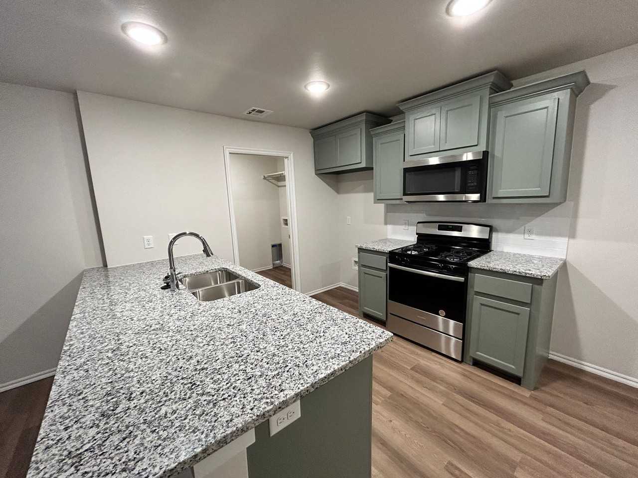 10818 Nw 119th Pl - Photo 6 of 17