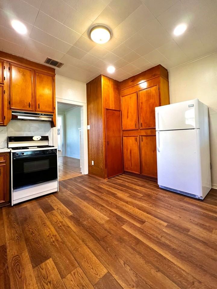 600 Tivy St - Photo 5 of 12