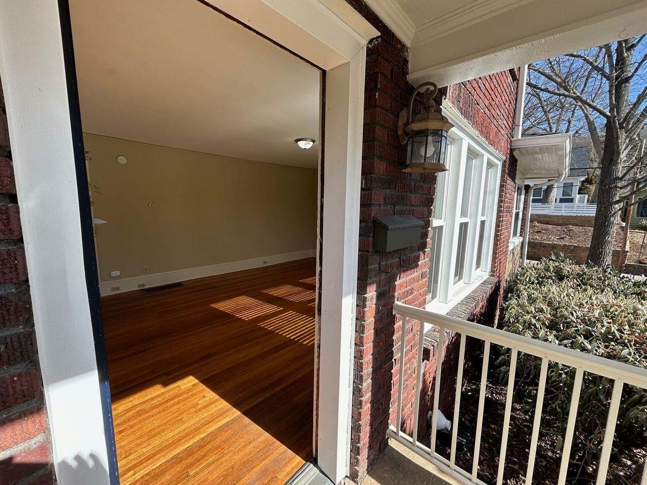 59 Arlington St - Photo 3 of 43