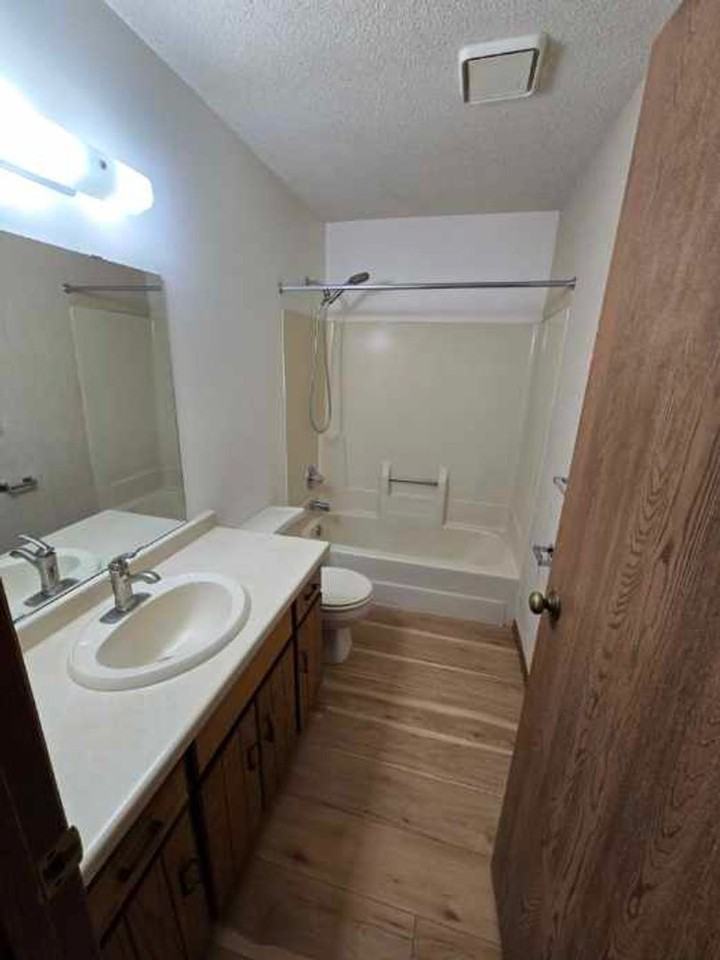 River Road Apartments - Photo 3 of 18