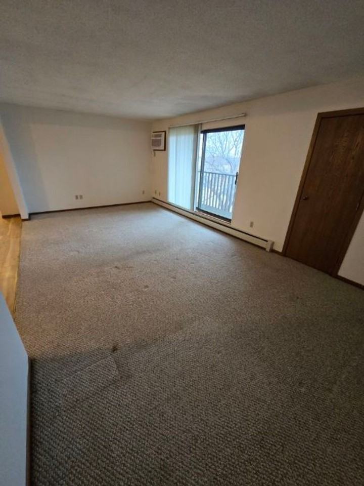 River Road Apartments - Photo 7 of 18