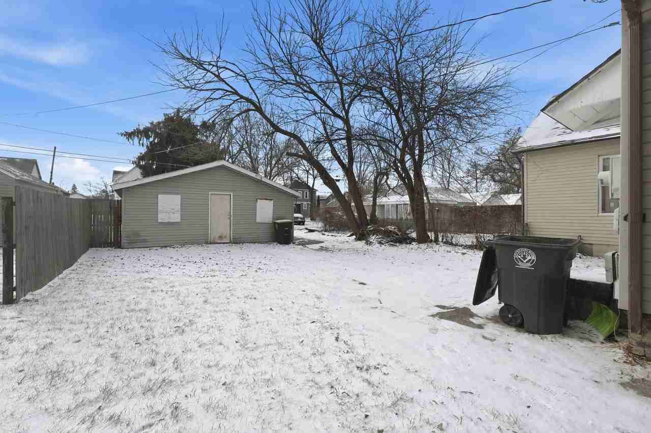 611 5th St - Photo 4 of 9