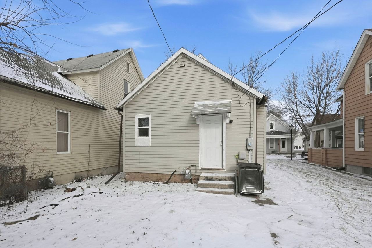 611 5th St - Photo 6 of 9