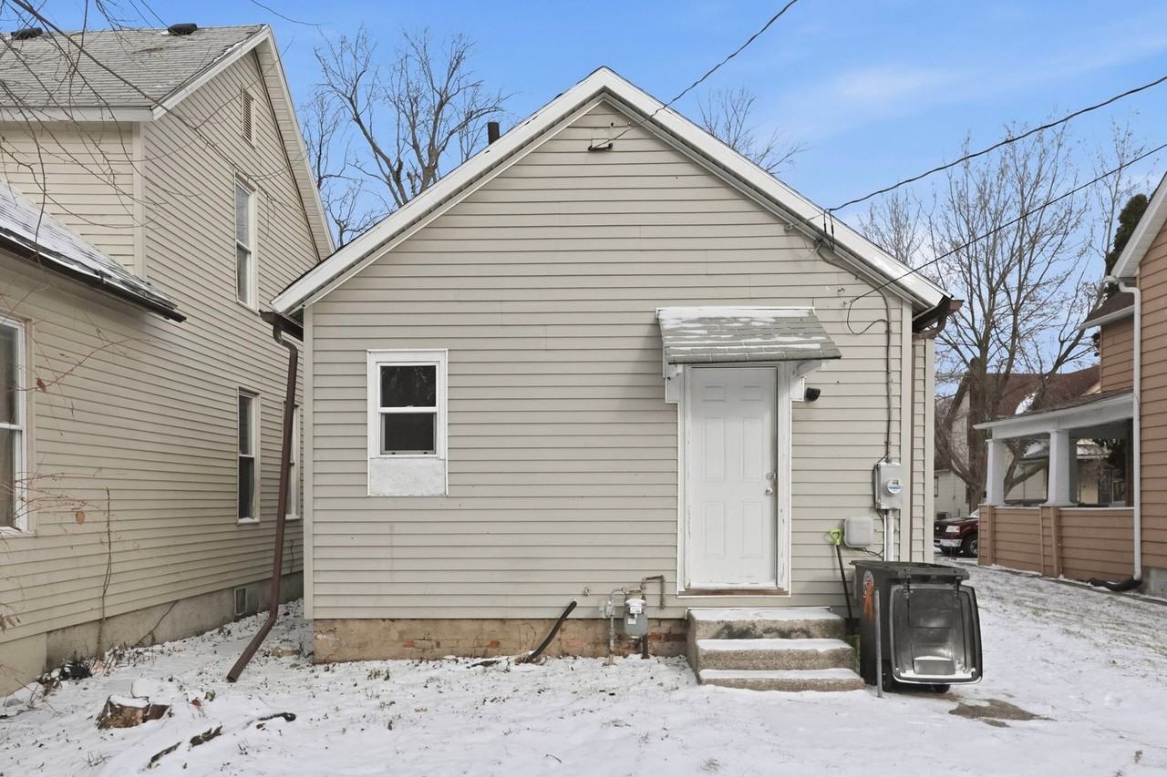 611 5th St - Photo 7 of 9