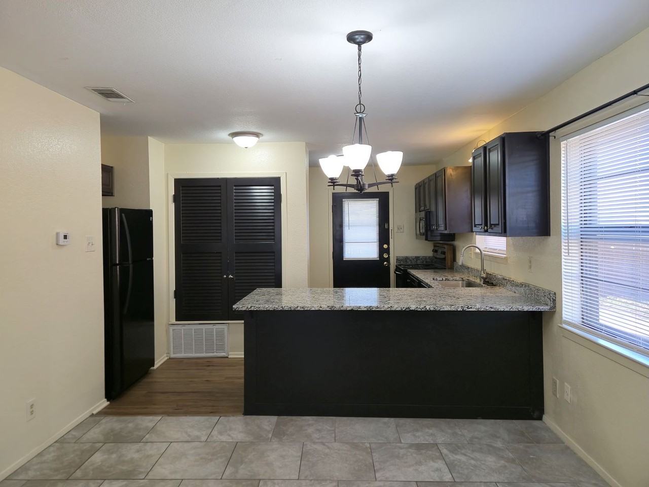 1409 Chapel Creek Rd - Photo 4 of 12