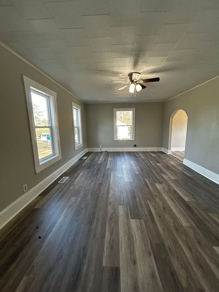 135 N Three Notch Rd - Photo 3 of 13