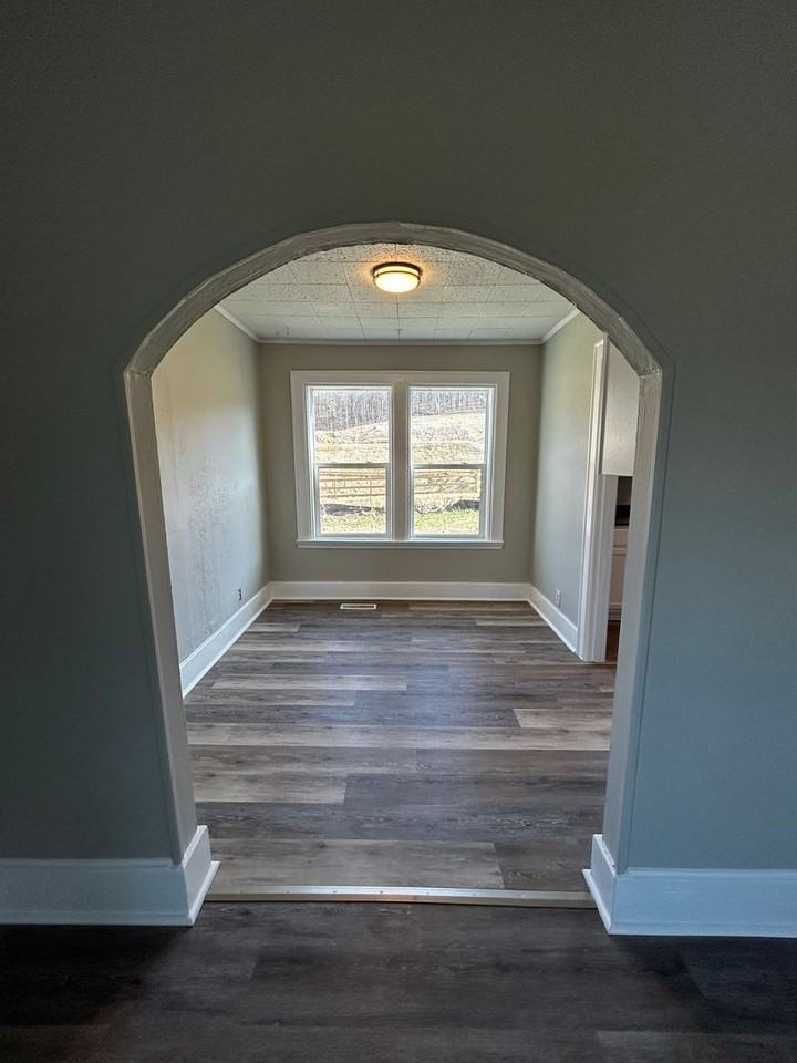 135 N Three Notch Rd - Photo 4 of 13