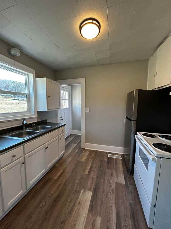 135 N Three Notch Rd - Photo 5 of 13