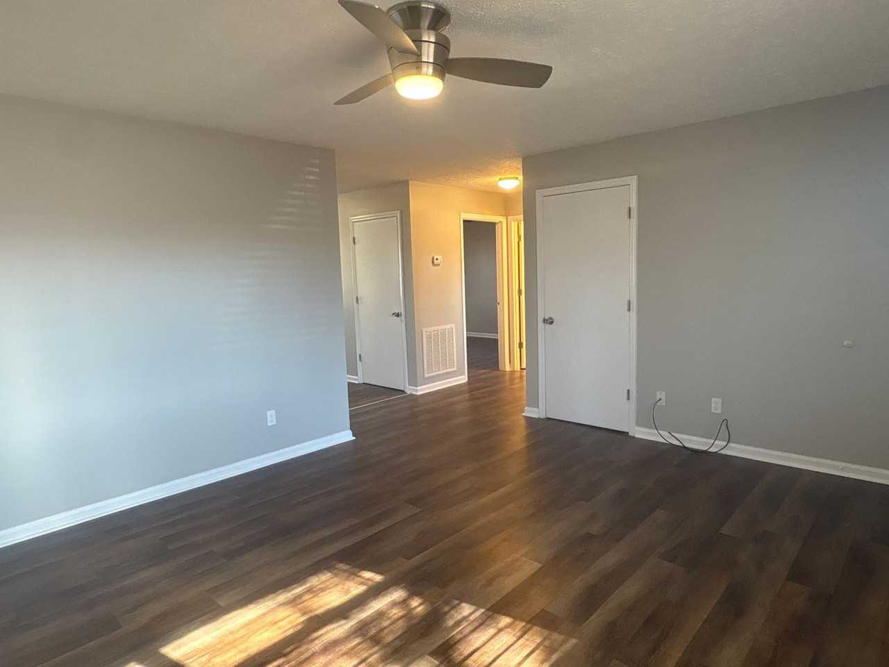 507 E Mclean St - Photo 5 of 15