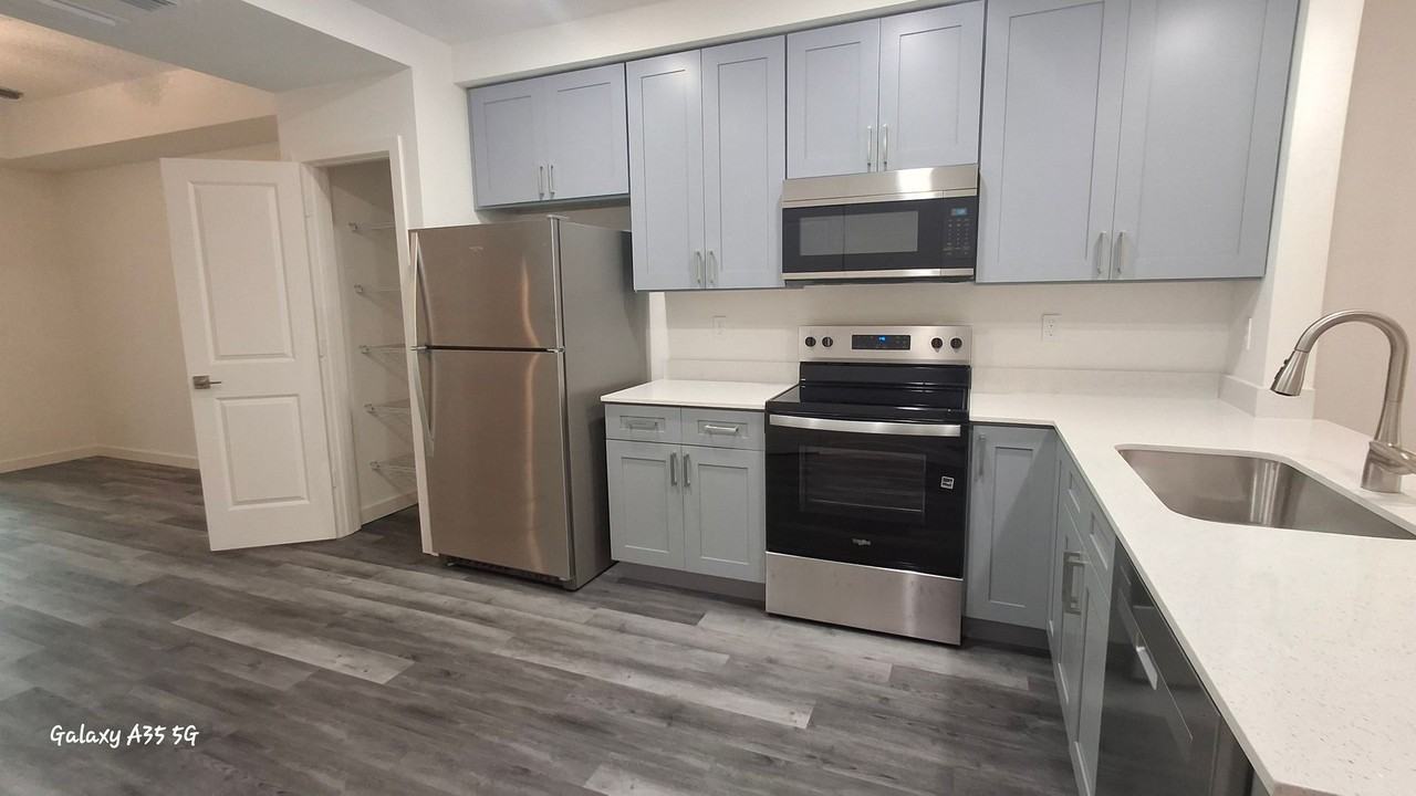 3188 Oleander Ave - Photo 2 of 8