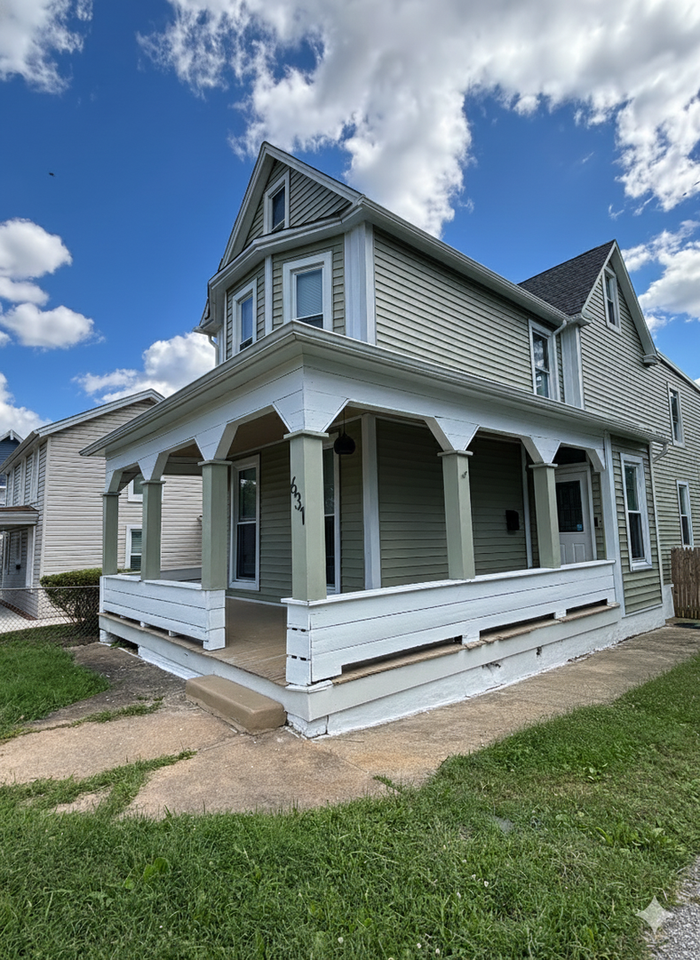 631 E 35th St - Photo 5 of 41