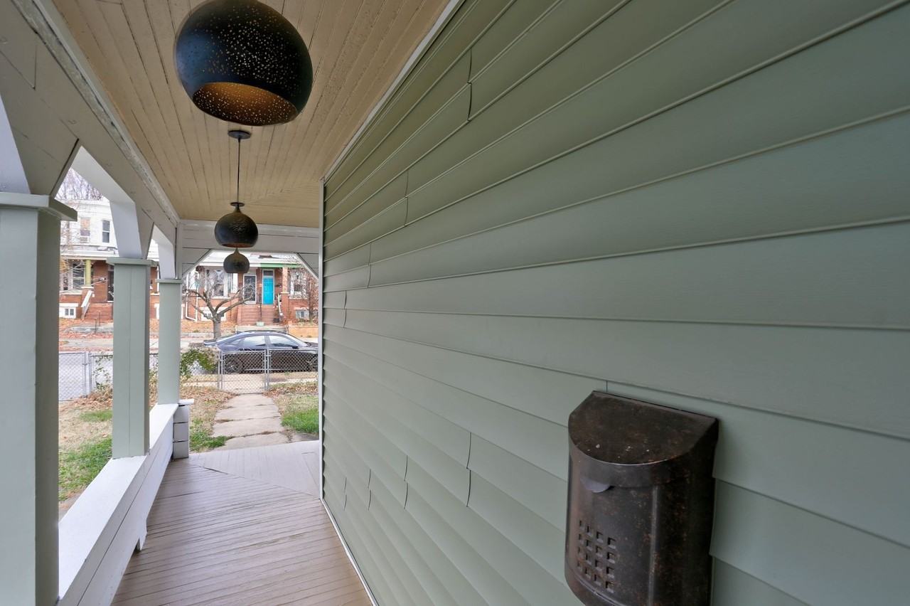 631 E 35th St - Photo 7 of 41