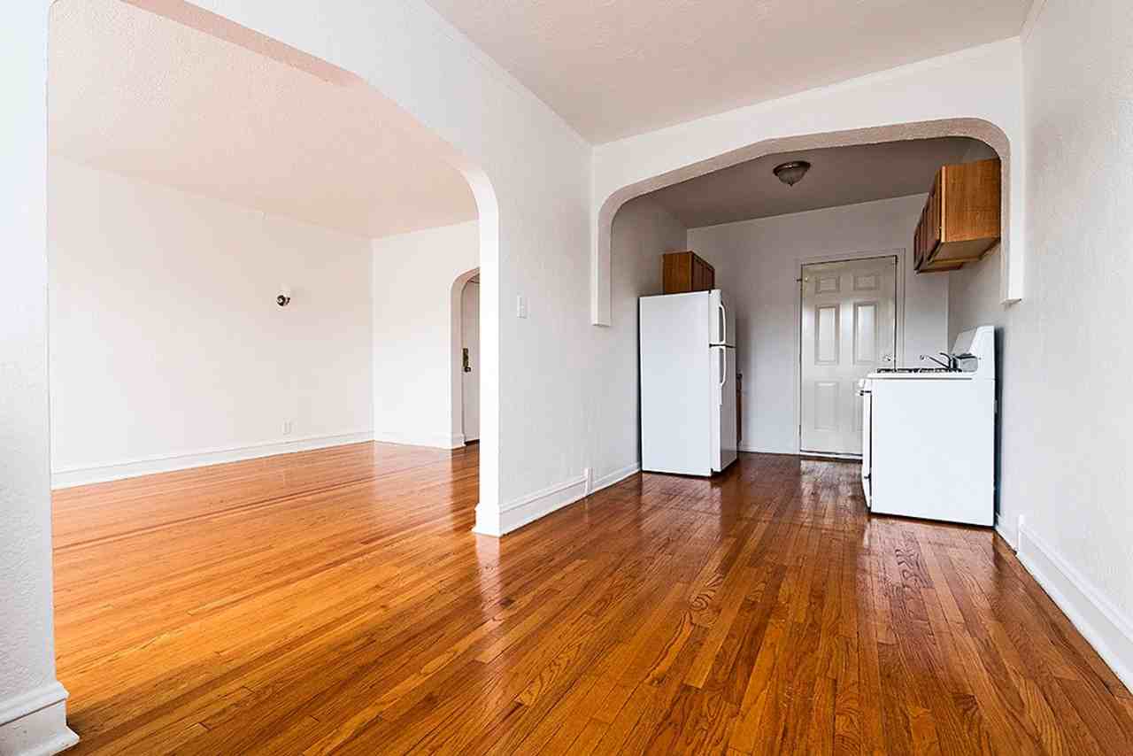 222 E 109th St Chicago, IL 60628 - Photo 6 of 20