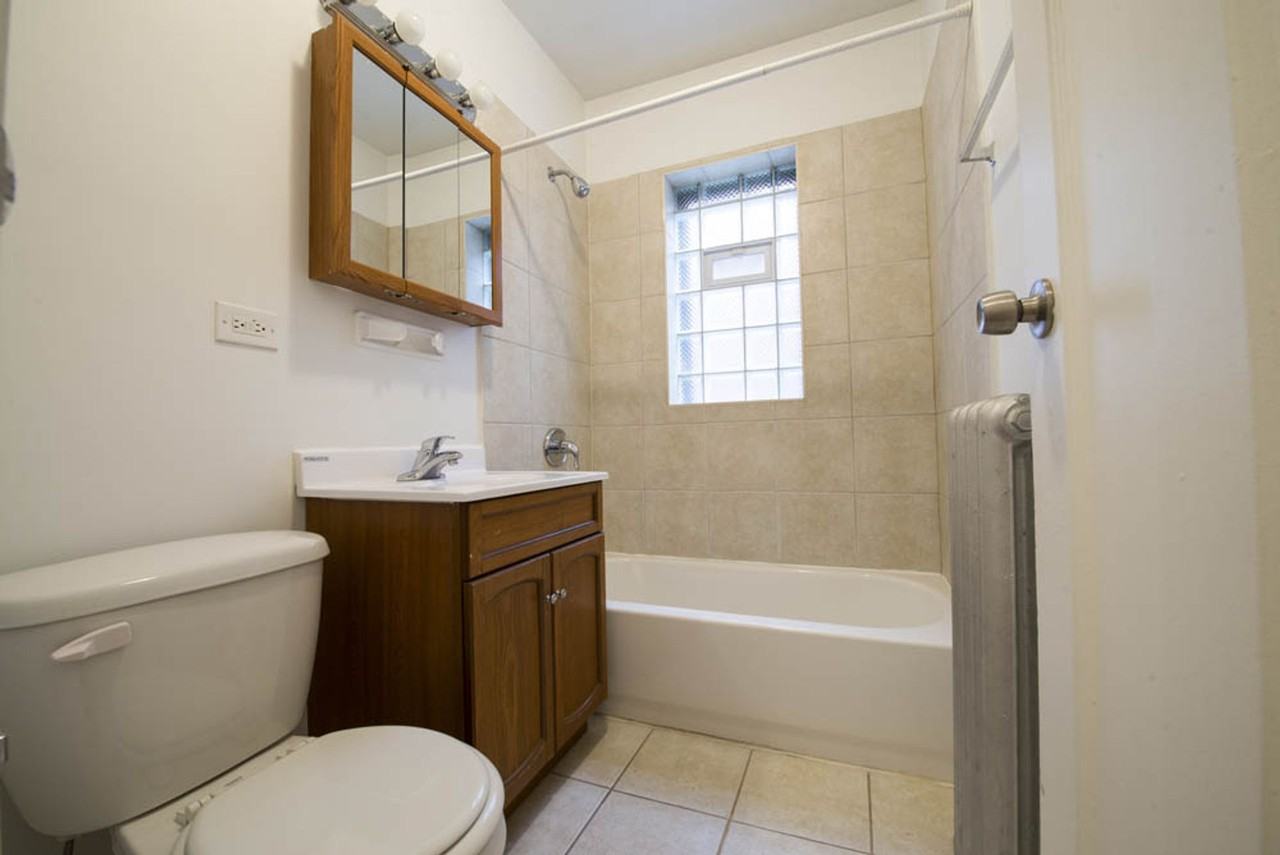 11111 S Vernon Chicago, IL 60628 - Photo 2 of 27