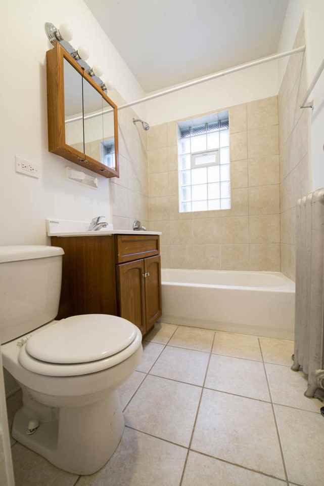 11111 S Vernon Chicago, IL 60628 - Photo 3 of 27