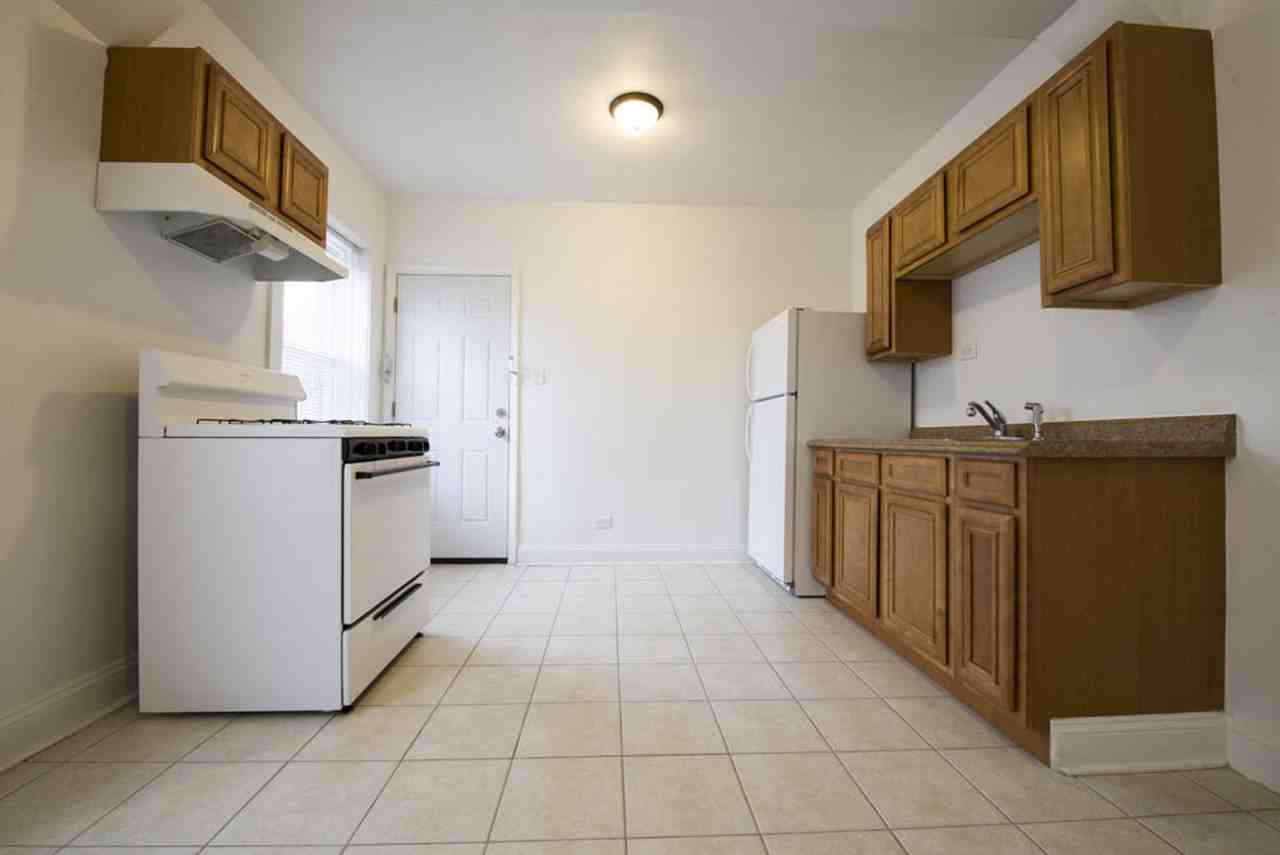 11111 S Vernon - Photo 4 of 22