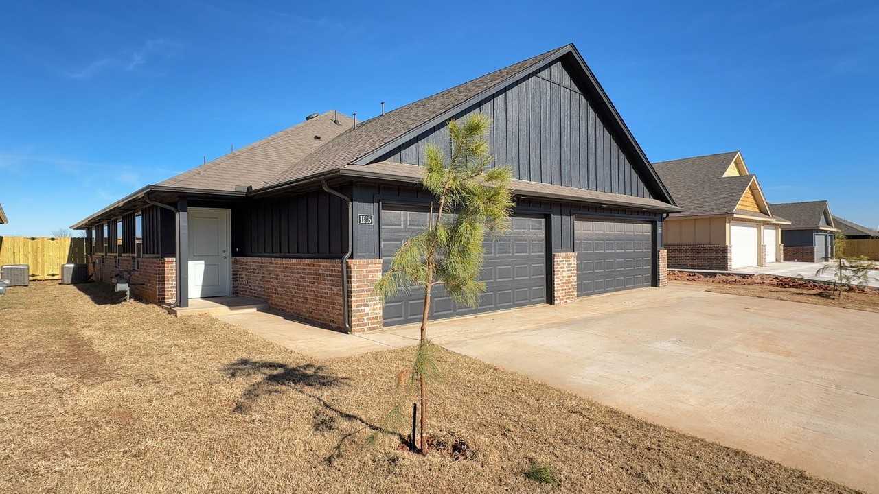 1215 Nw 113th St - Photo 2 of 21