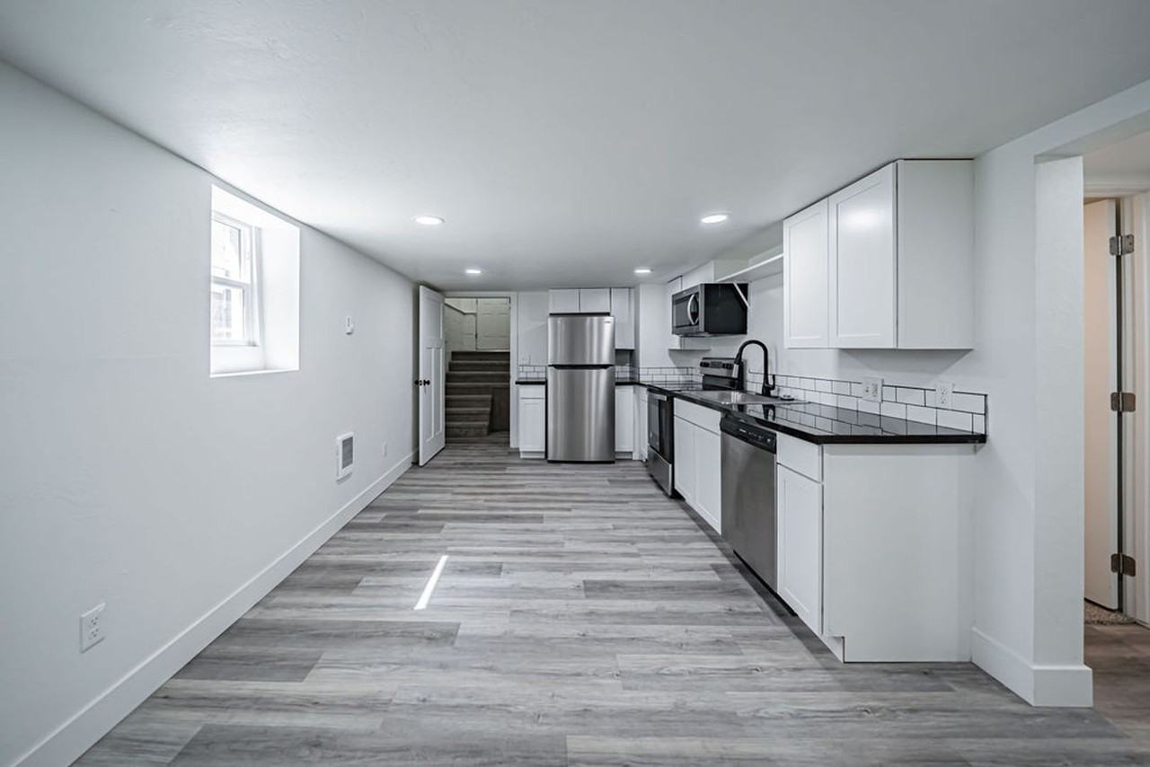 221 N 6th Ave - Photo 2 of 22