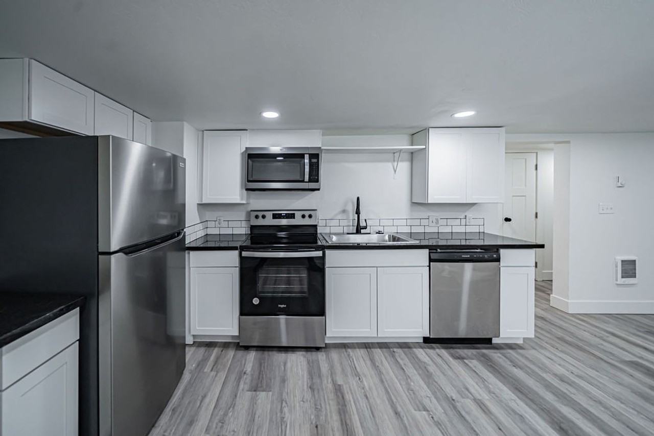 221 N 6th Ave - Photo 4 of 22