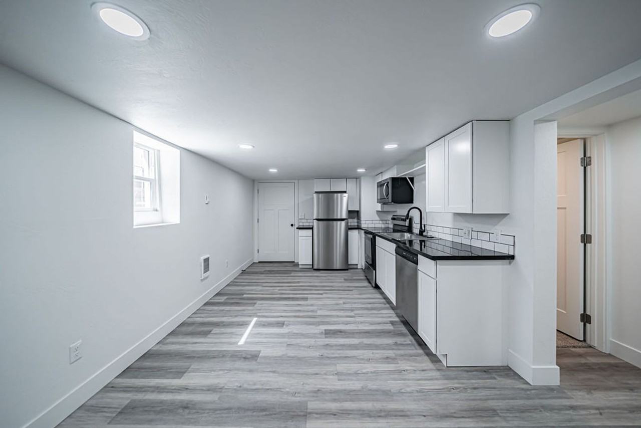 221 N 6th Ave - Photo 5 of 22