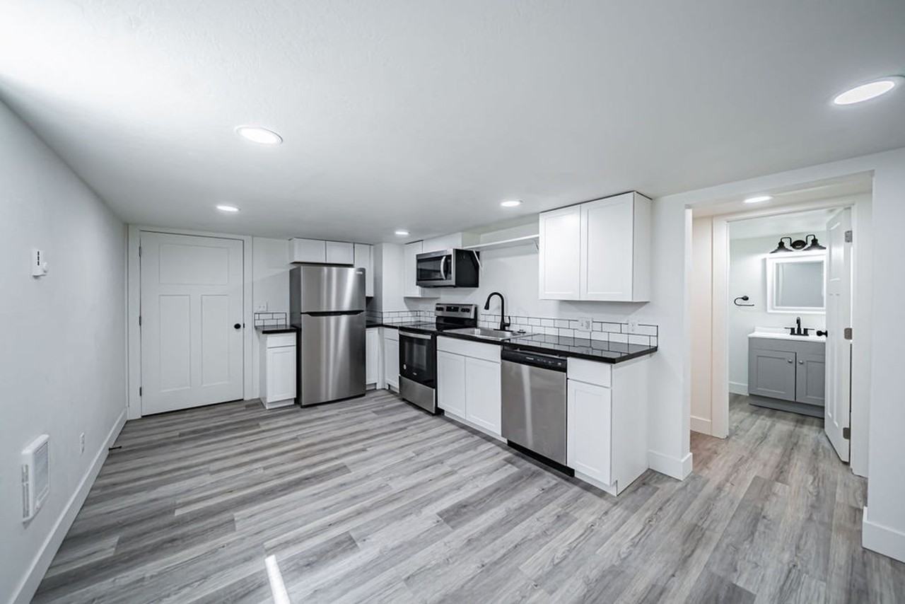 221 N 6th Ave - Photo 6 of 22