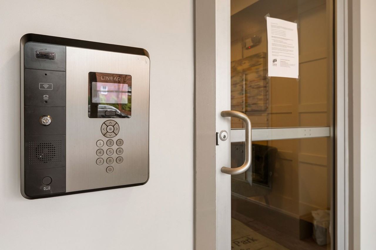 700 Finsbury St - Photo 4 of 24