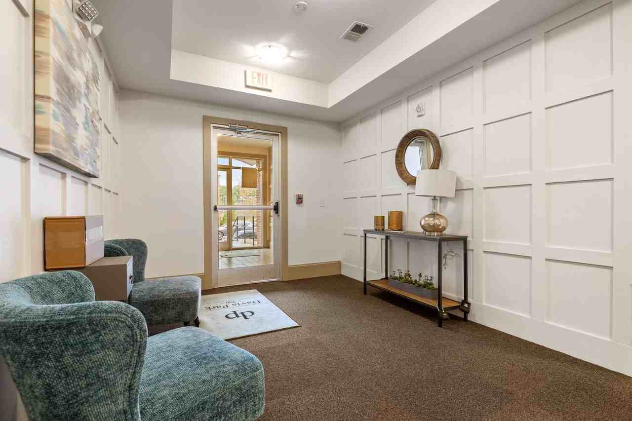 700 Finsbury St - Photo 5 of 24