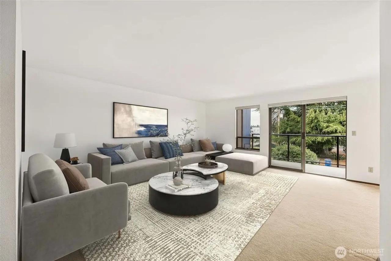 516 S 222nd St #4 - Photo 5 of 14