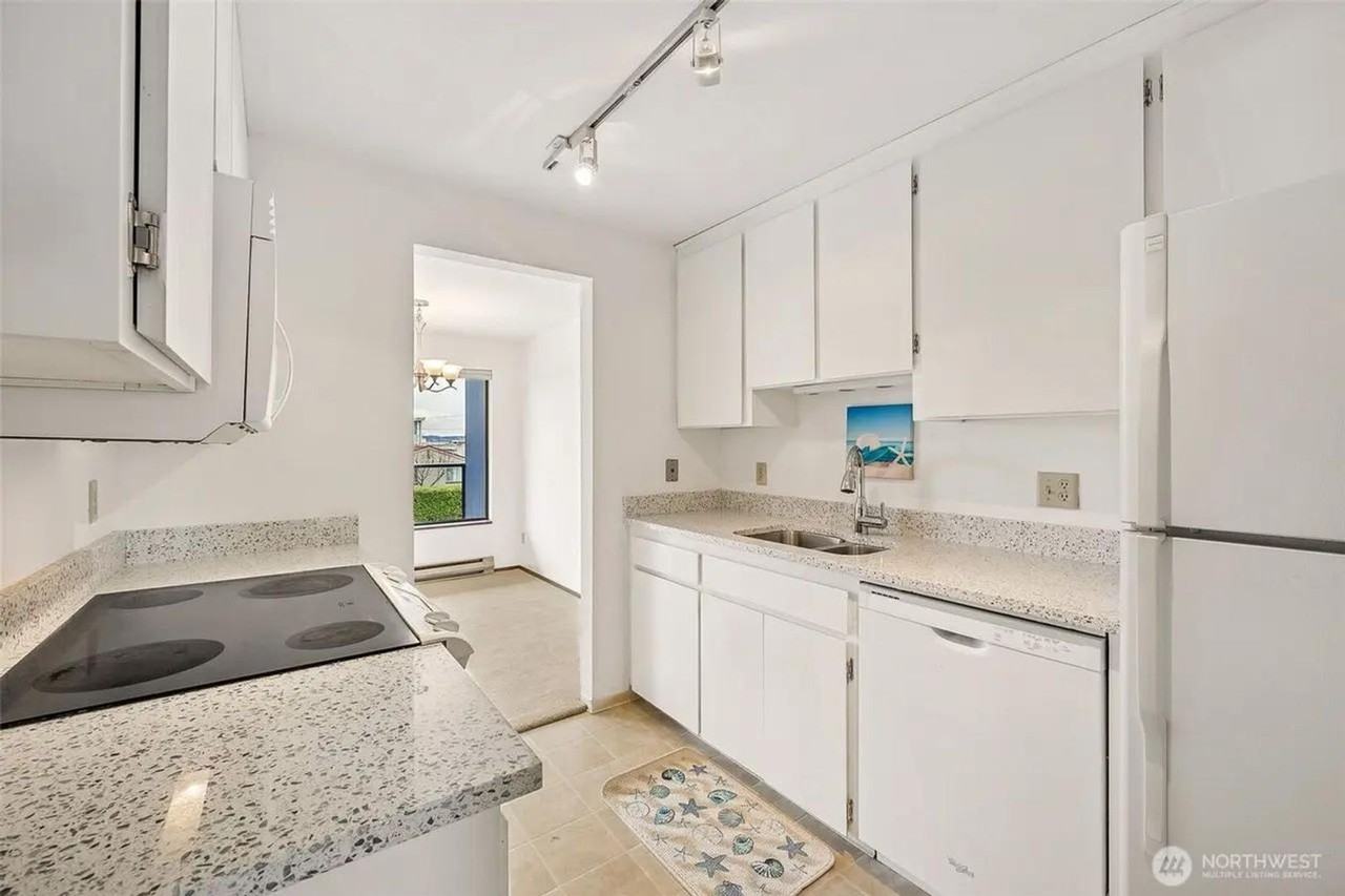 516 S 222nd St #4 - Photo 7 of 14