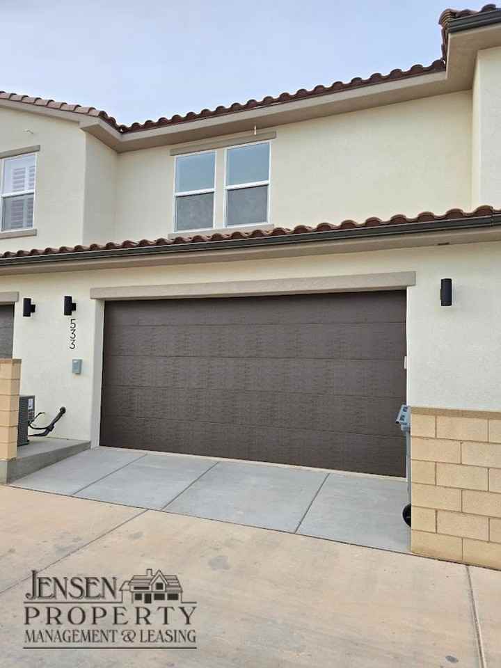 533 W Owen Dr - Photo 2 of 33