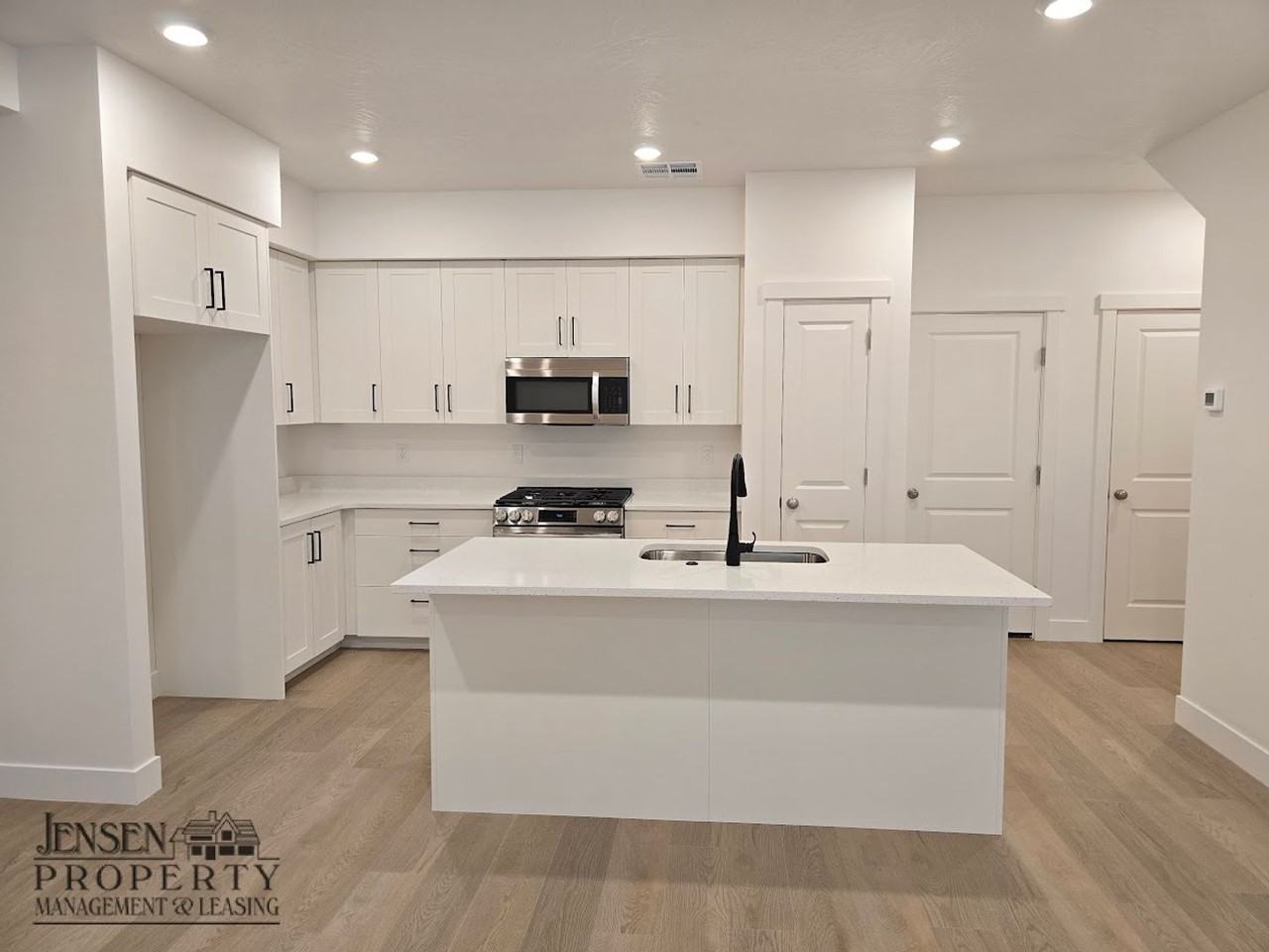 533 W Owen Dr - Photo 3 of 33