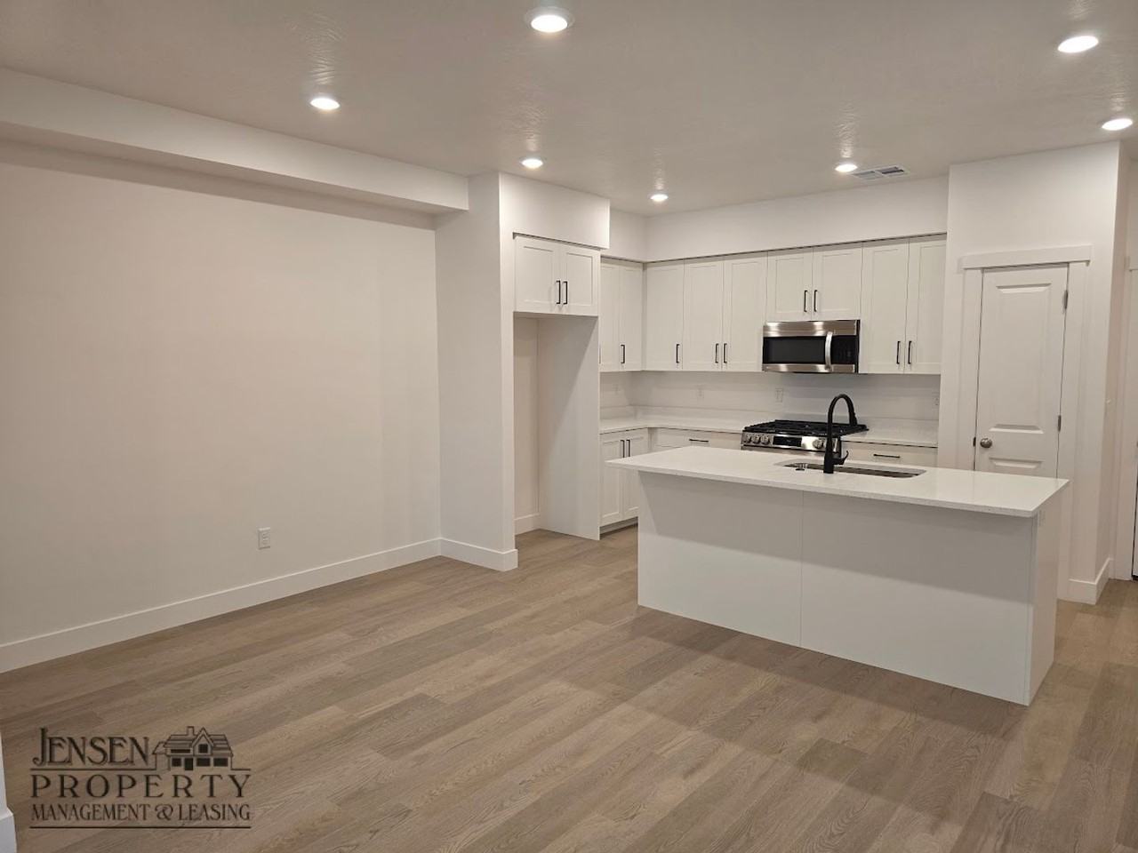 533 W Owen Dr - Photo 5 of 33