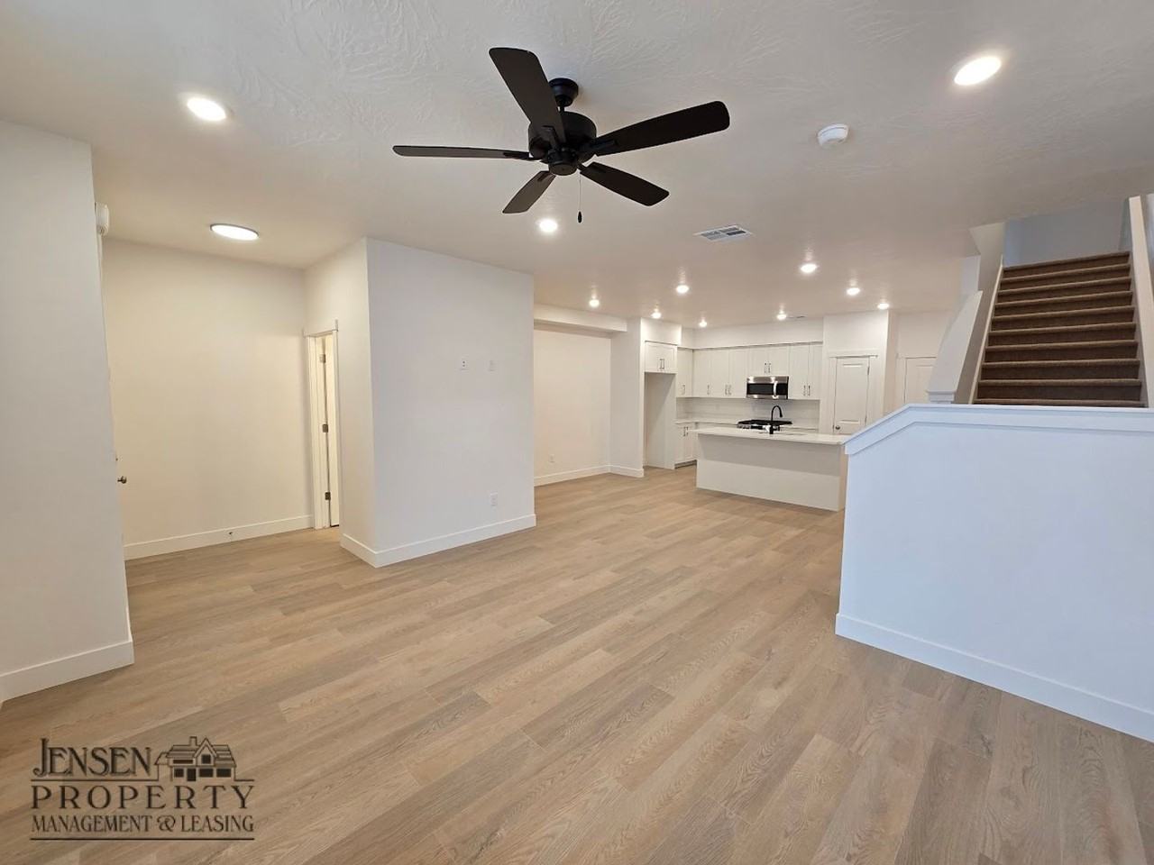 533 W Owen Dr - Photo 7 of 33