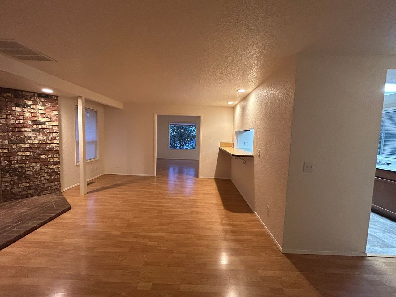 5888 Shannon Ave - Photo 6 of 23