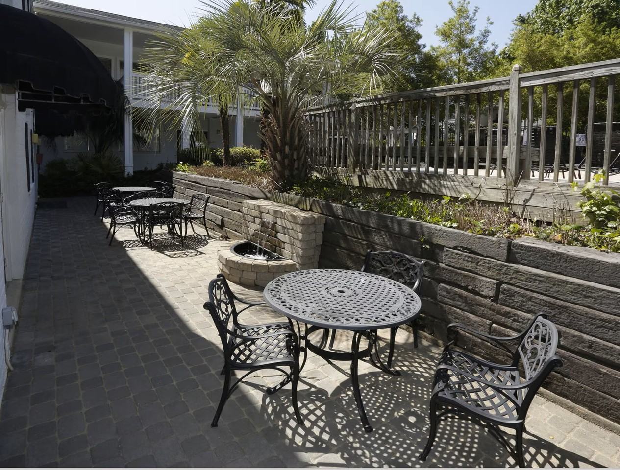 Broadmoor Apartments - Photo 2 of 16