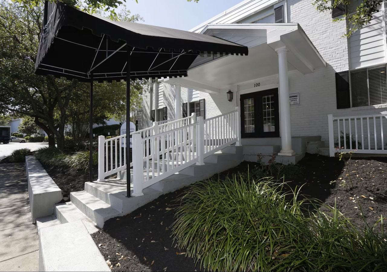 Broadmoor Apartments - Photo 3 of 16