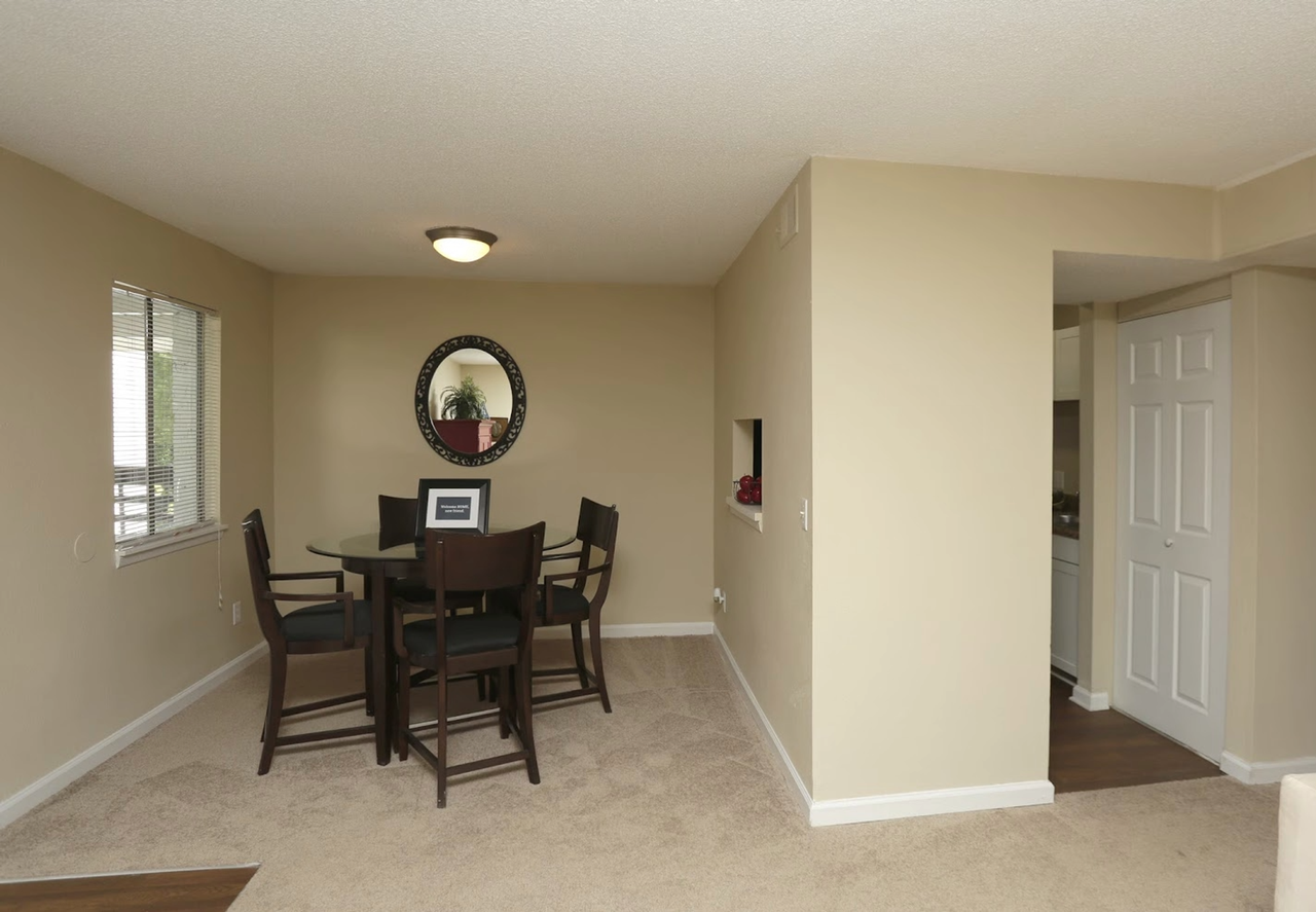 Broadmoor Apartments - Photo 6 of 16