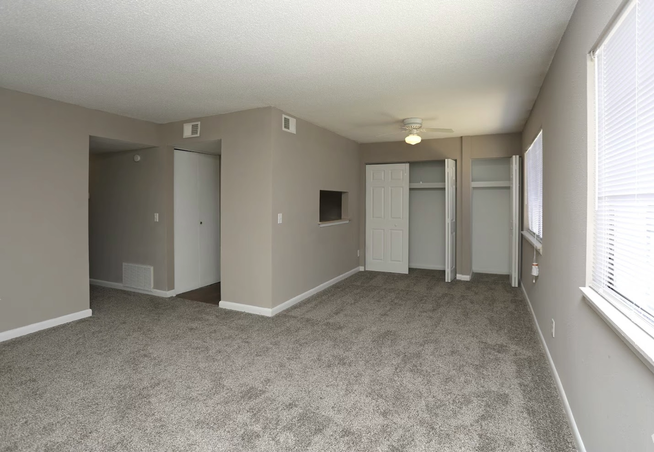 Broadmoor Apartments - Photo 6 of 10