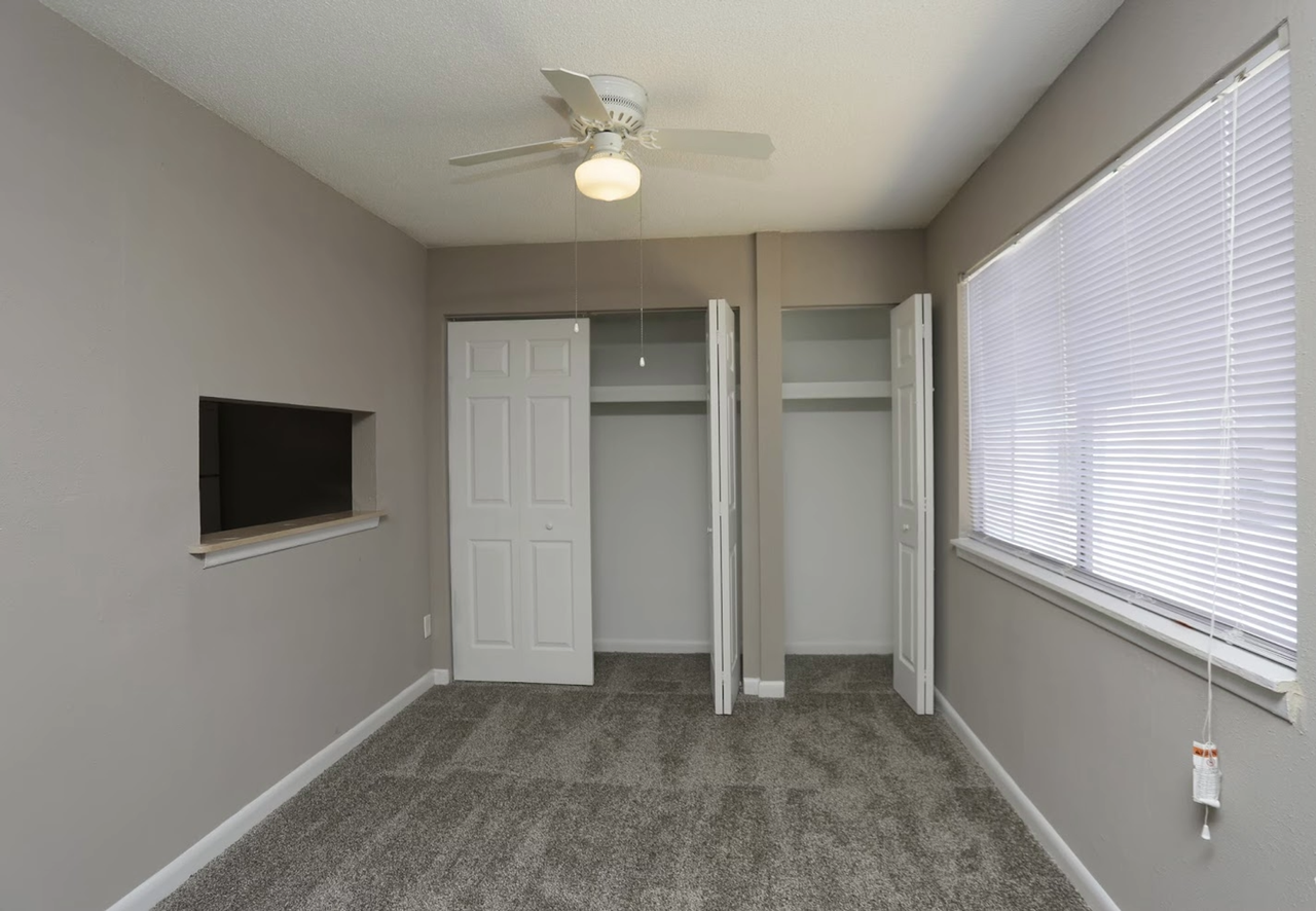 Broadmoor Apartments - Photo 7 of 10