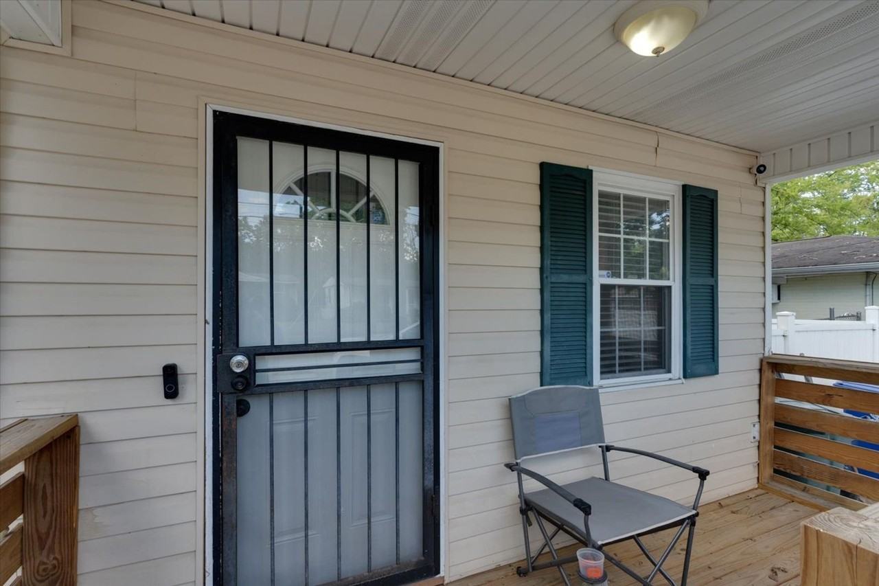 1609 Roanoke Ave - Photo 2 of 17