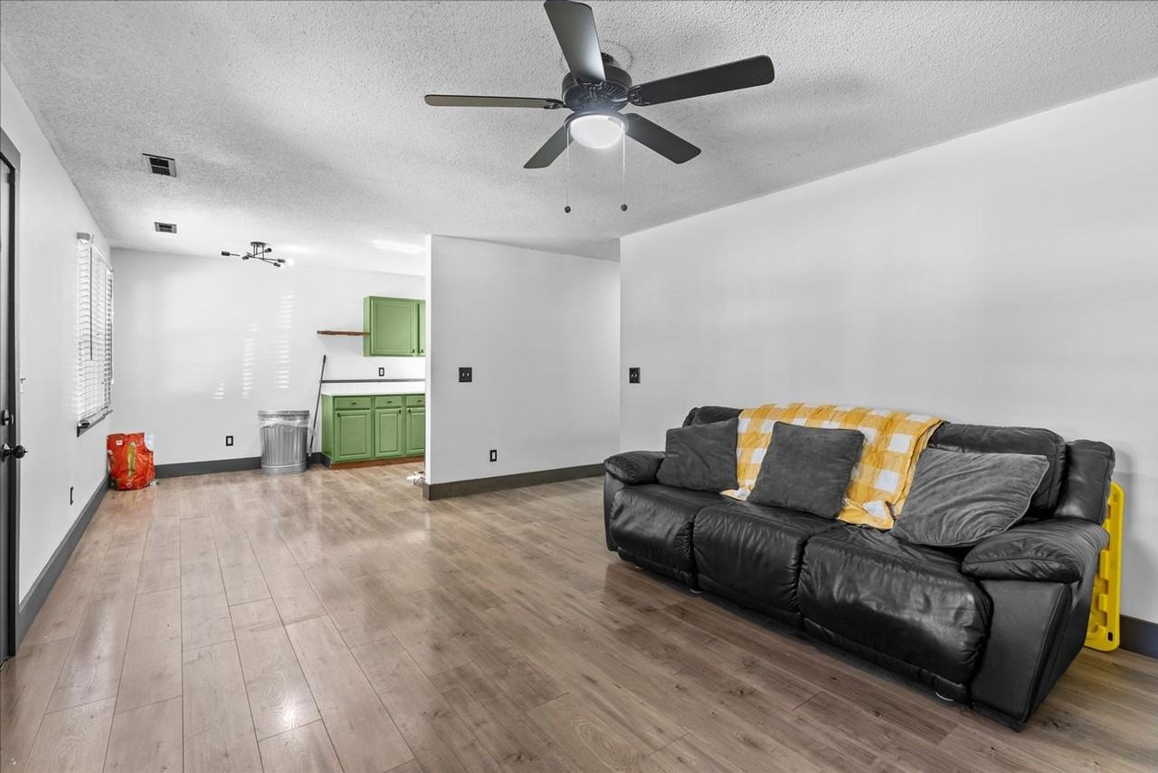 1609 Roanoke Ave - Photo 4 of 17