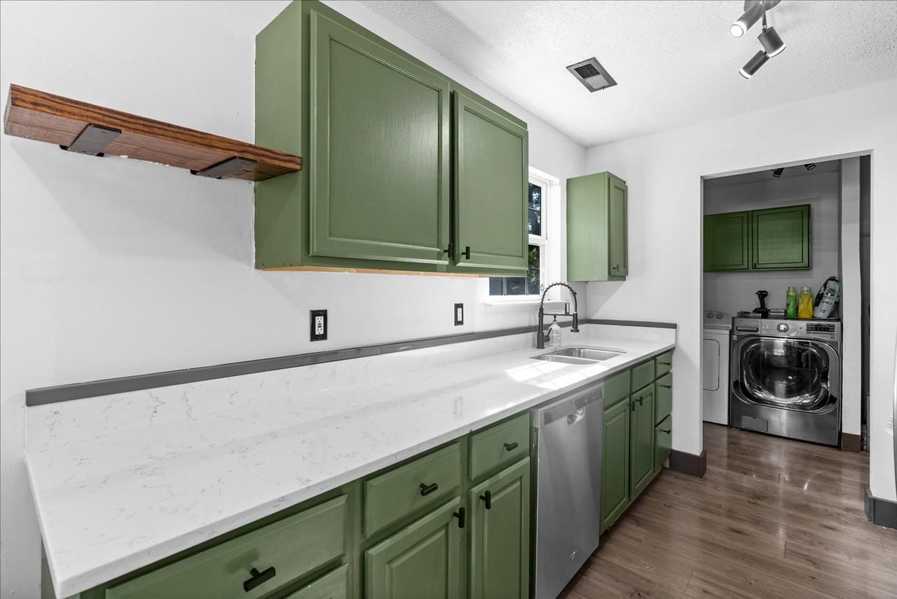 1609 Roanoke Ave - Photo 6 of 17